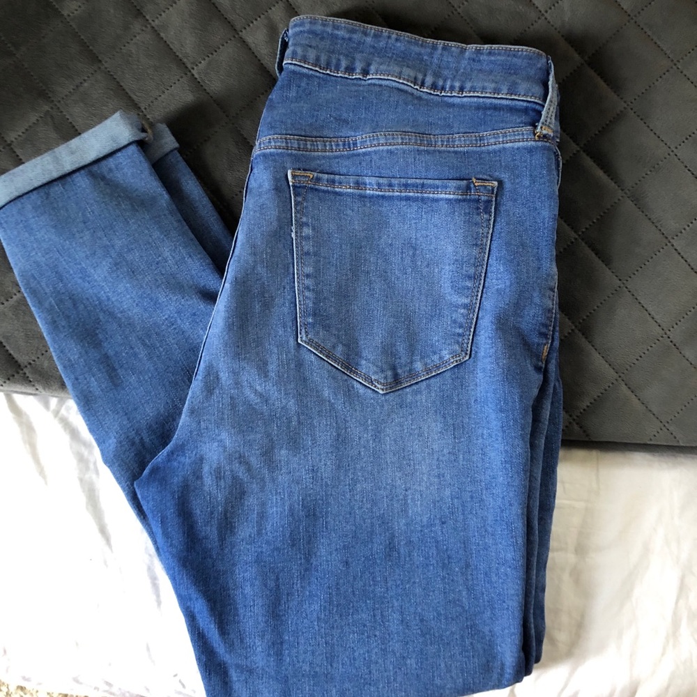 Old Navy Rockstar skinny jeans! Size 16